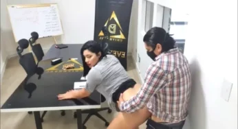 İş Sonrası İş Arkadaşımla Sikişti. Türkçe Altyazılı Porno