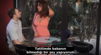 Annesi ile Tatile çıkıyor ve onu sikiyor. Türkçe Altyazılı Porno